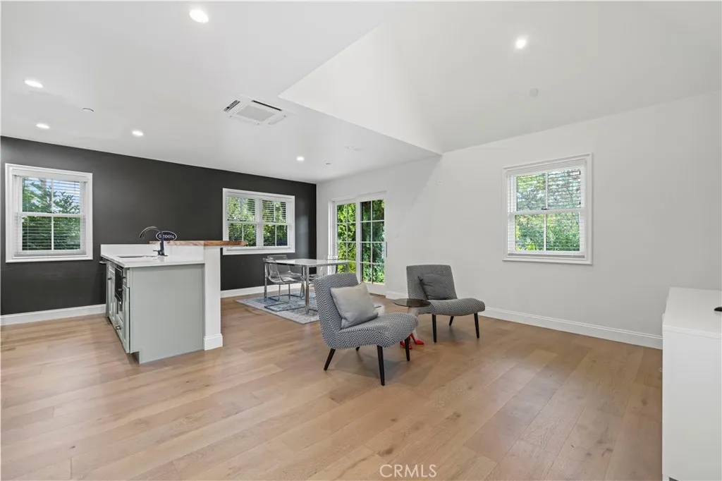 5200 Collier Place, Woodland Hills, California 91364 home-pic-25